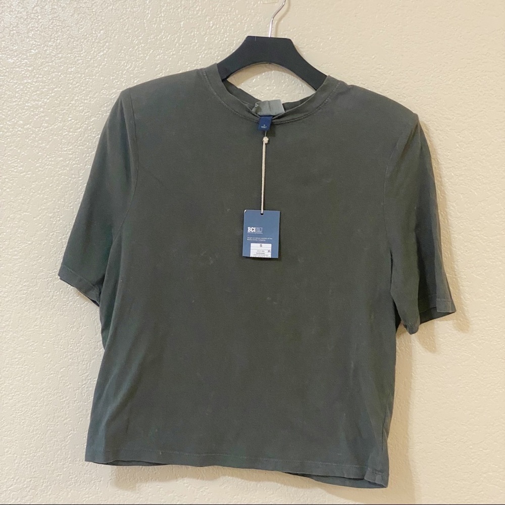 NWT Universal Thread Padded Shoulder Crewneck Tee